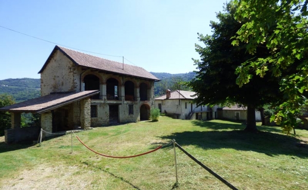 cascina con terreno (1)