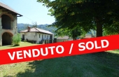 GZG008, Gruppo di tre rustici con 1,6 ha di terreno