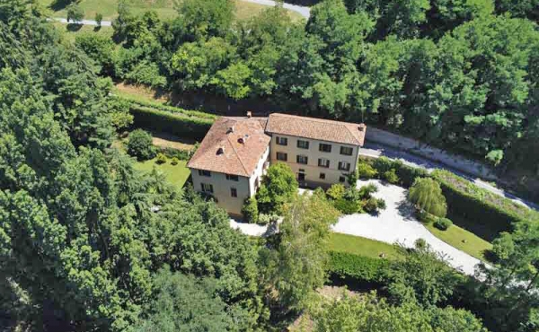 Historisches Anwesen mit Parkanlage in den Langhe 