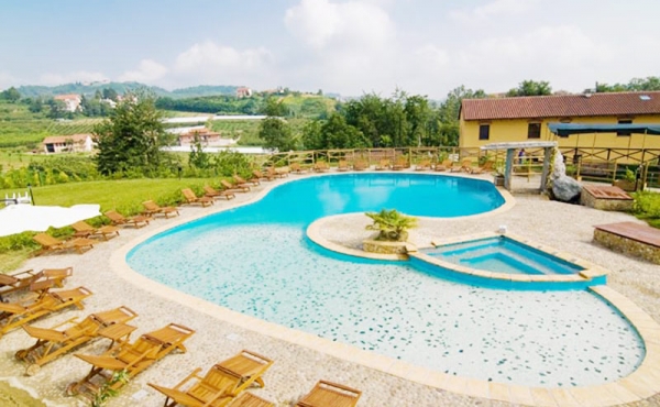 Agriturismo-Ferienbauernhof mit 5,2 Hektar Land im Roero