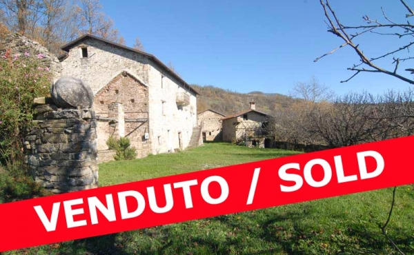 Borgo in vendita immerso nella natura delle Langhe