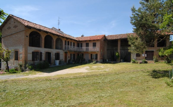 Cascina vendita langhe (9)