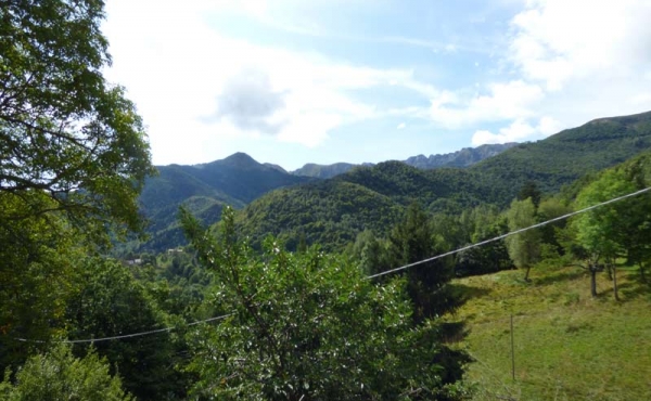 Rustici-in-pietra-con-terreno-(2)