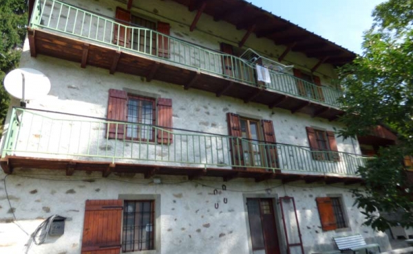 Rustici-in-pietra-con-terreno-(35)