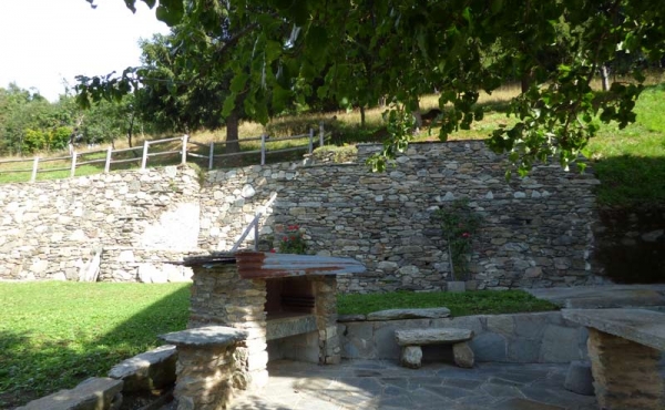 Rustici-in-pietra-con-terreno-(37)