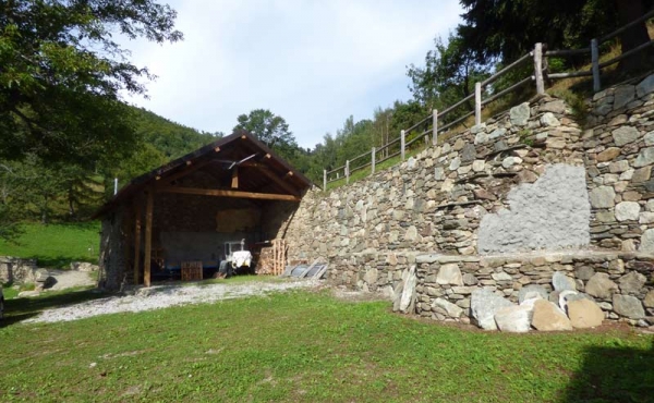 Rustici-in-pietra-con-terreno-(38)