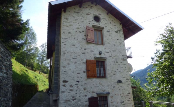 Rustici-in-pietra-con-terreno-(39)