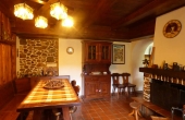 Rustici-in-pietra-con-terreno-(3)