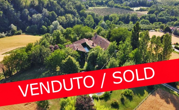 In the Dogliani Area, a Stone Country House with Land in a Panoramic Location, suitable as a B&B or Agrotourism  