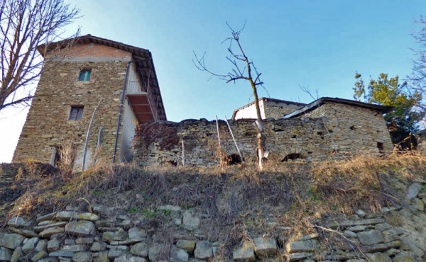 3 Rustici in pietra (47)