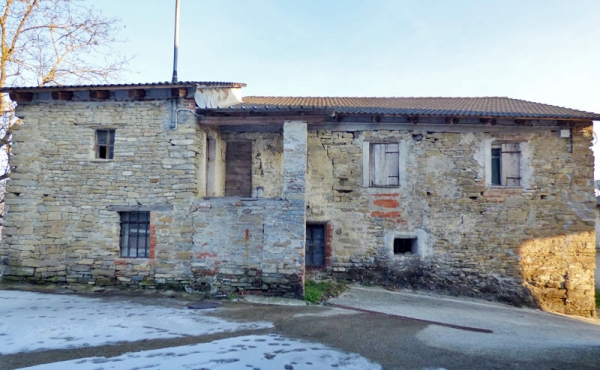 3 Rustici in pietra (76)
