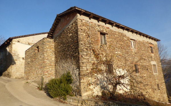 3 Rustici in pietra (43)