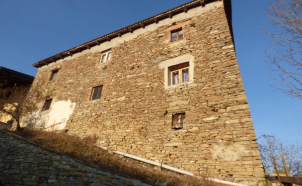 3 Rustici in pietra (46)