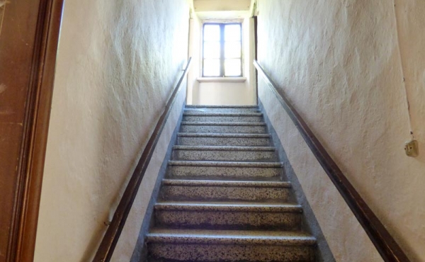 Cascina a corte con terreno (10)