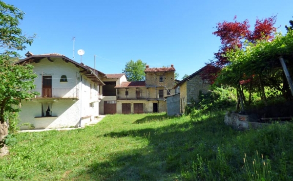 Cascina a corte con terreno (2)