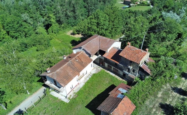 Cascina a corte con terreno (22)