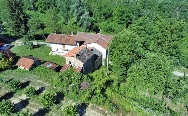 Cascina a corte con terreno (24)