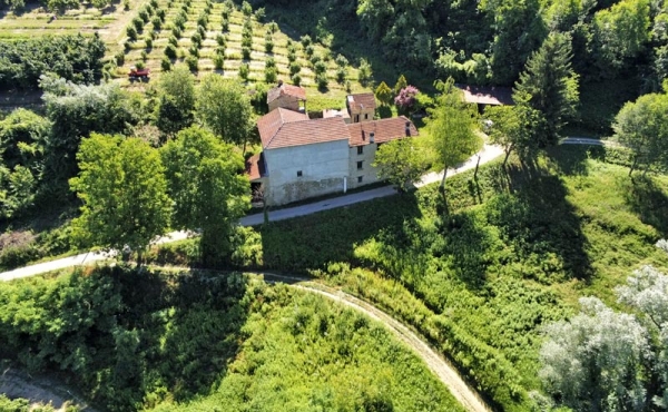 Cascina a corte con terreno (28)