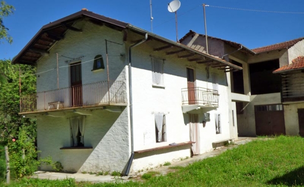 Cascina a corte con terreno (5)