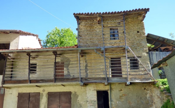 Cascina a corte con terreno (6)