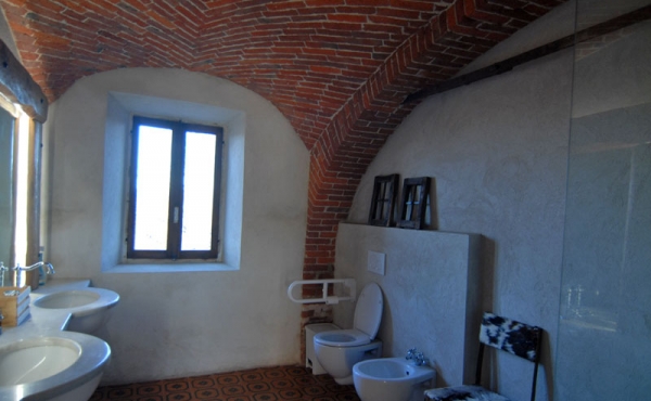 Cascina storica con terreno (38)