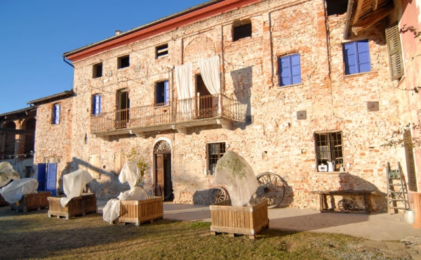 Cascina storica con terreno (40)