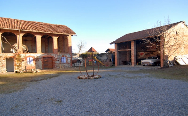 Cascina storica con terreno (44)
