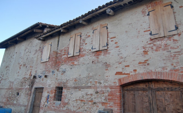 Cascina storica con terreno (46)
