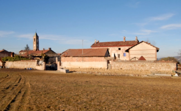 Cascina storica con terreno (6)
