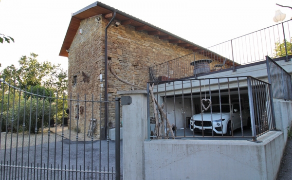 Casale prestigioso con piscina (68)