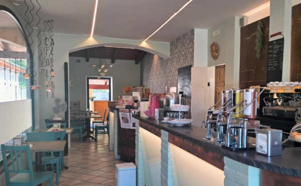 Eingeführtes, rundum renoviertes Café zu verkaufen in Dogliani 