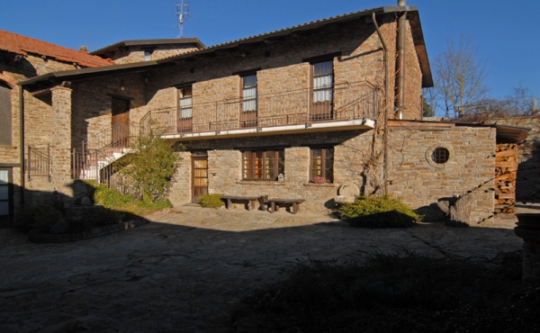 Nel cuore dell'alta langa, con vista panoramica, agriturismo in vendita