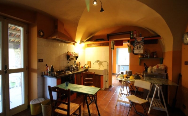 Cascina ex convento con terreno (65)