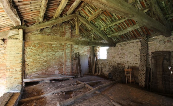 Cascina ex convento con terreno (85)