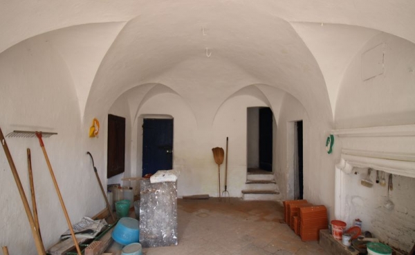 Cascina ex convento con terreno (86)
