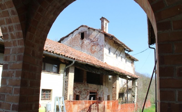 Cascina ex convento con terreno (96)