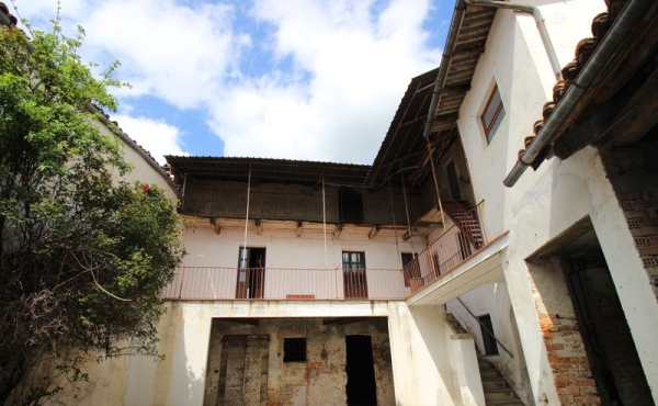 Casa in centro paese Novello (51)