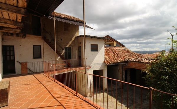 Casa in centro paese Novello (55)
