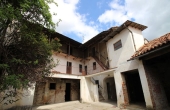NVL014, Ein Haus im Dorf mit Innenhof