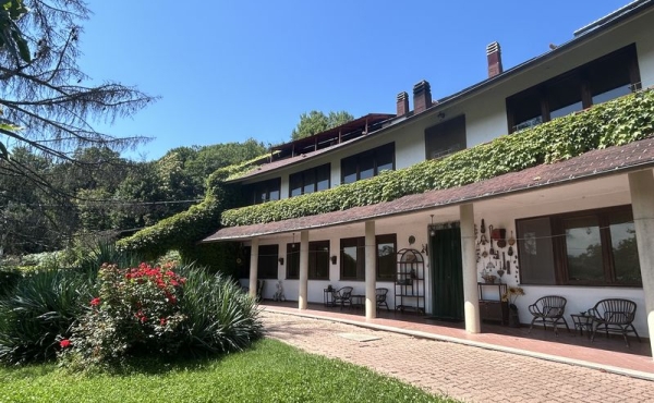 Villa con giardino e terrazzo