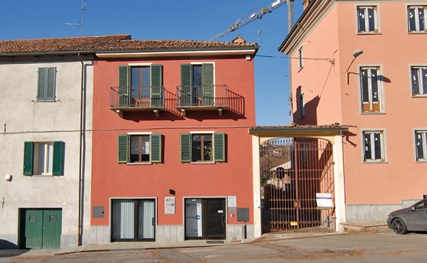 Immobile commerciale in vendita in centro a  Dogliani