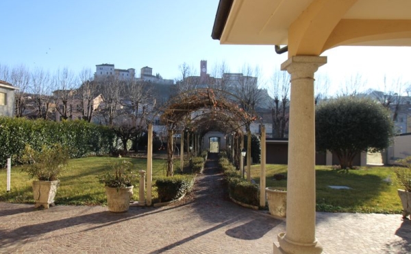 Casa con 4 appartamenti (23)