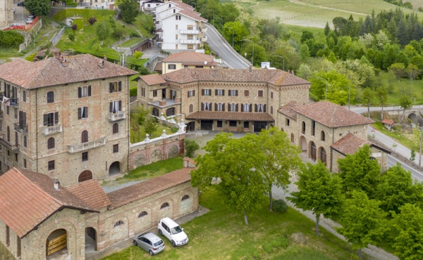Intero complesso d'epoca