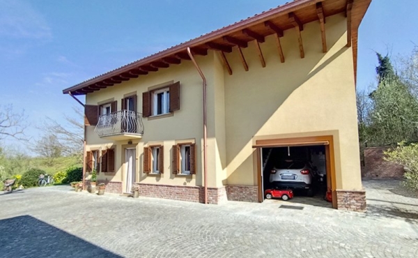 Antica cascina completamente ristrutturata con terreno