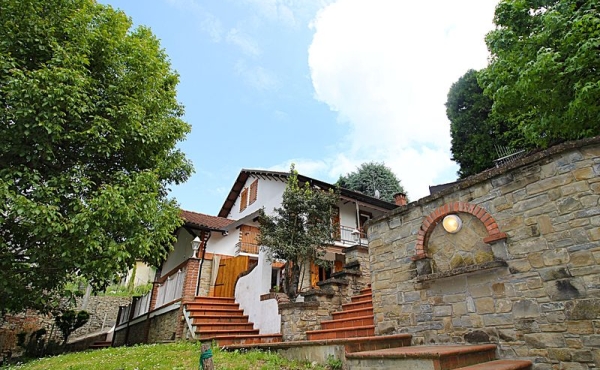 Casa indipendente con giardino