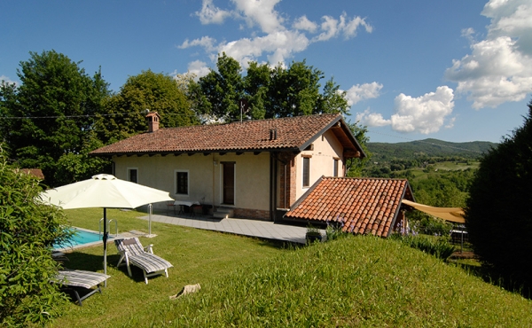 Villa in vendita con piscina e grande giardino 