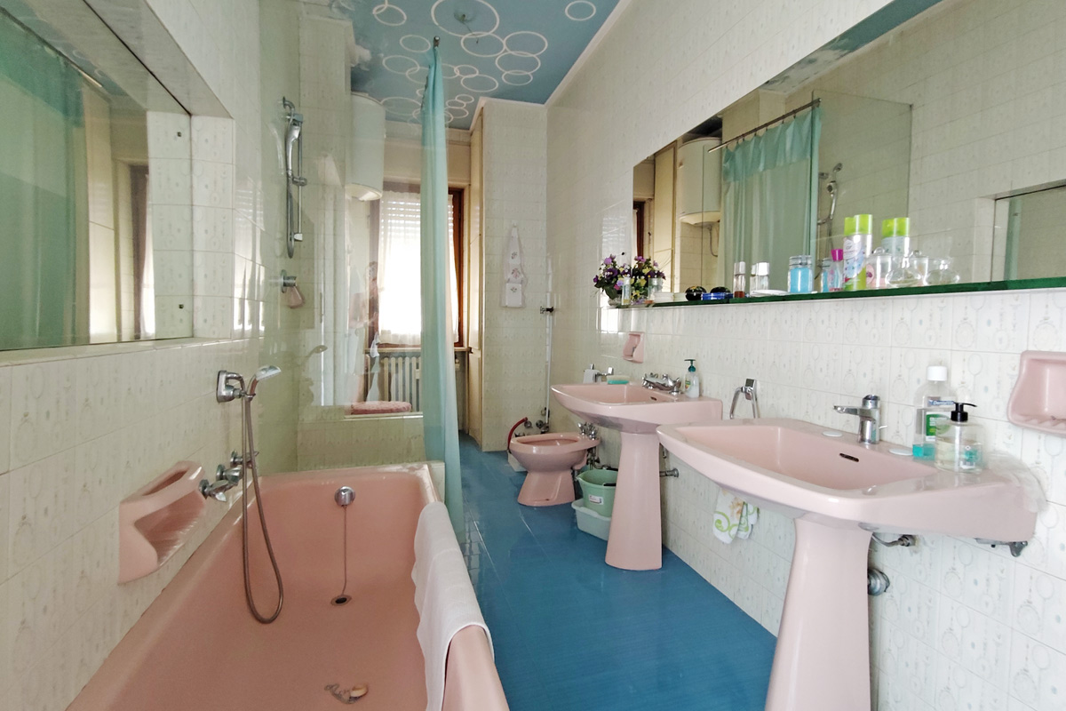 bagno con vasca e docica